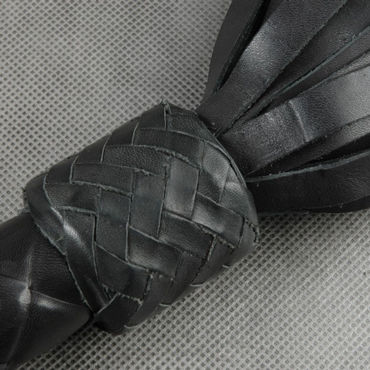 Beastly Грешница-40, черная - Плеть из 40 кожаных лент с металлической головкой - купить в секс шопе Beastly Грешница-40, черная - Плеть из 40 кожаных лент с металлической головкой - купить в секс шопе